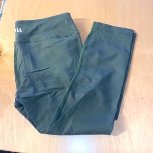 VEUC women’s medium NoBull crops army green low rise